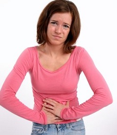 Основной симптом приступа гастрита - тупая боль в верхней части живота