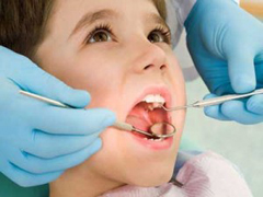 Врач определит происходит ли смена зубов правильно
