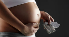 Строго запрещается принимать Траженту в период беременности и лактации