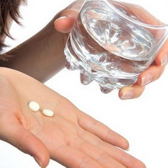 Таблетки, вызывающие месячные раньше срока, являются медикаментозным способом решения проблемы