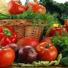 Свежие фрукты и овощи - продукты для правильного питания