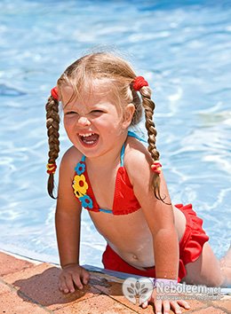 Когда стоит начинать занятия в бассейне для детей?