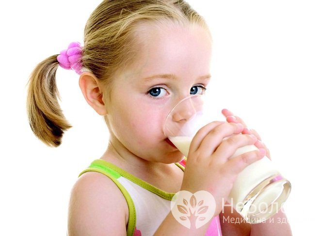 В меню ребенка при артрите должны входит кисломолочные продукты, свежие овощи и фрукты