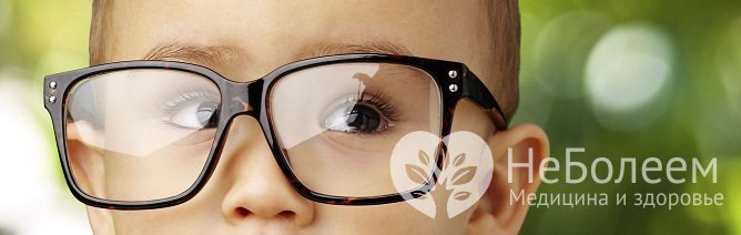 Детям с астигматизмом показано ношение корригирующих очков или контактных линз