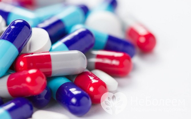 Антибактериальная терапия, злоупотребление слабительными препаратами может приводить к обострению хронического колита