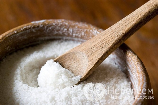 Употребление поваренной соли при гипертонии следует значительно ограничить, или отказаться от нее вовсе