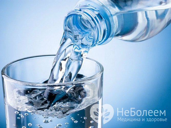 Следует соблюдать питьевой режим, выпивая ежедневно около 1,4 л воды
