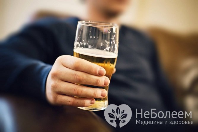 Пиво, помимо алкоголя, содержит раздражающие кишечник вещества, поэтому при геморрое запрещено