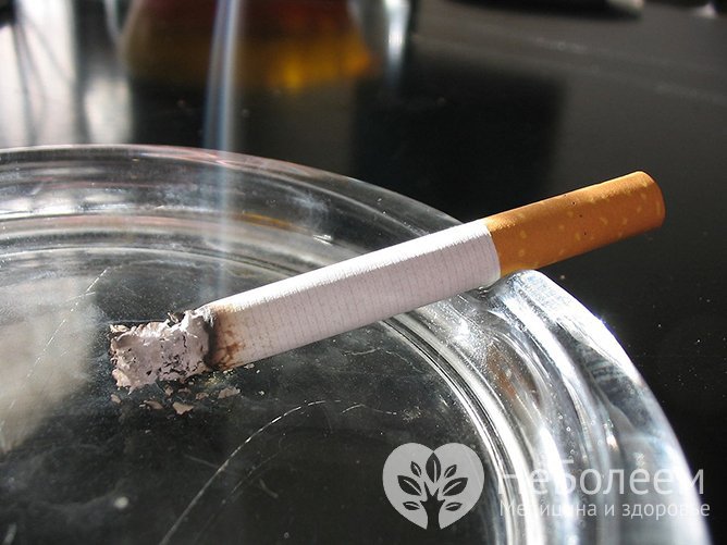Курение с течением времени приводит к поражению сосудов и, как следствие, к артериальной гипертензии