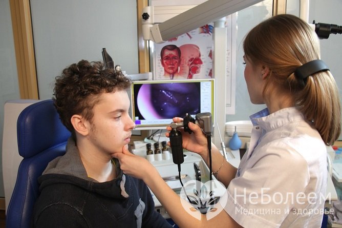 Чаще всего для диагностирования болезни проводится осмотр полости носа при помощи эндоскопа