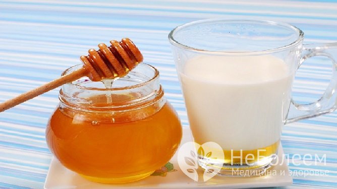 Эффективное средство от сухого кашля – подогретое молоко с медом