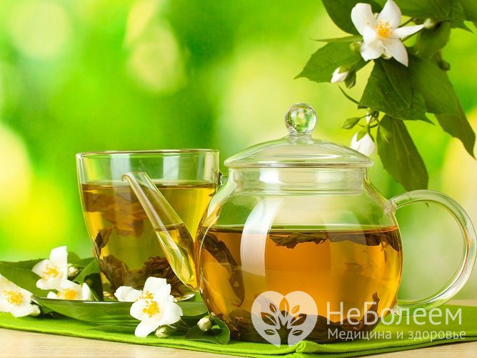 Для улучшения вкуса зеленого чая лучше предпочесть натуральные ароматизаторы, например, жасмин