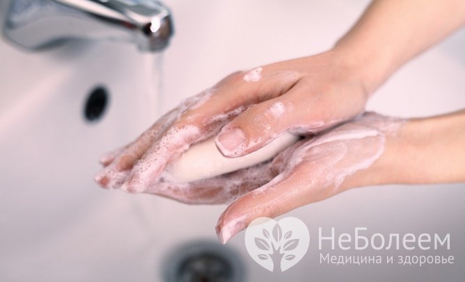 Симптомы синдрома навязчивых состояний: частое мытье рук