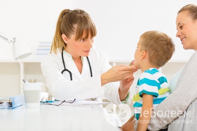 Решение об удалении аденоидов принимает лечащий врач совместно с родителями ребенка