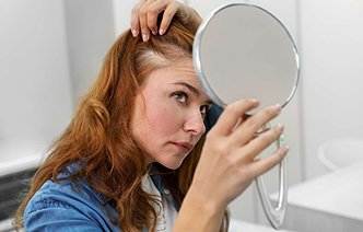 Выпадение волос при климаксе: есть ли способы остановить процесс?