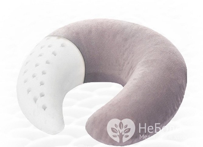 Ортопедические подушки в форме полумесяца лучше всего подойдут людям, привыкшим спать на спине