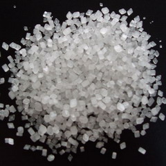 Сахарин имеет вид прозрачных кристаллов