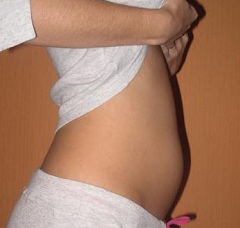 Живот на 11 неделе беременности слегка увеличивается