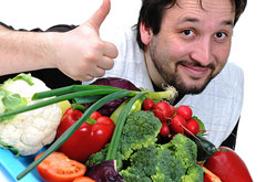 Питание для набора массы обычно калорийно за счет белка, но также должно содержать овощи и зелень
