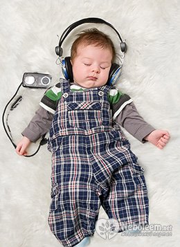 Почему месячный ребенок не спит днем