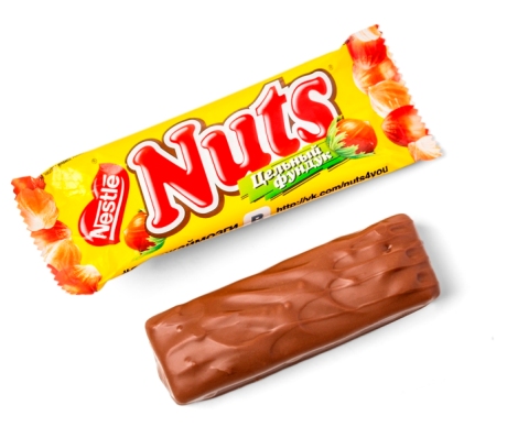 Батончик шоколадный Nestle «Nuts»
