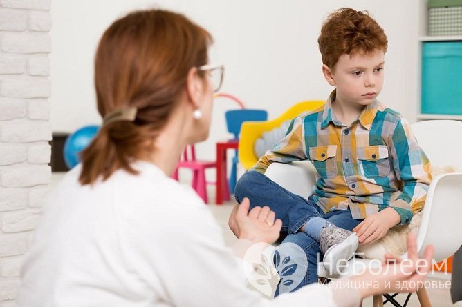 Одно из главных проявлений аутизма у детей – неадекватная реакция на внешние раздражители