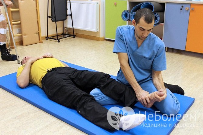 Пассивная лечебная гимнастика и массаж полезны на любых стадиях БАС