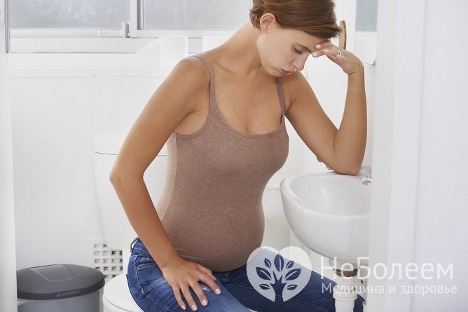 Симптомы геморроя у беременных – дискомфорт, зуд, и жжение в области ануса, выпадение узлов и кровоточивость при дефекации