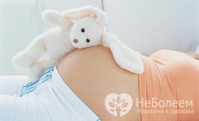 Наружный геморрой часто возникает у женщин при беременности и в послеродовом периоде