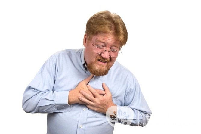 Острая левожелудочковая недостаточность проявляется интерстициальным отеком легких (сердечной астмой)