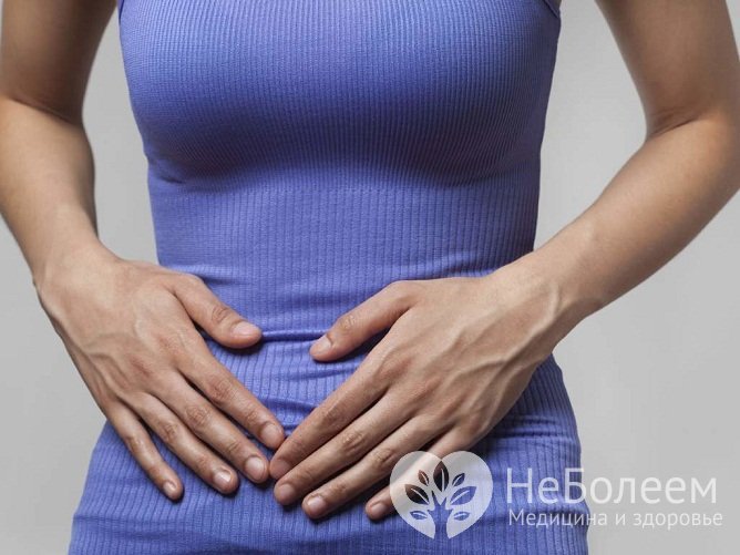 Основные симптомы псевдомембранозного колита – схваткообразные боли в животе и диарея