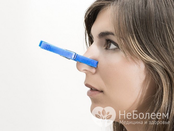 Постоянная заложенность носа, потеря обоняния – основные симптомы вазомоторного ринита