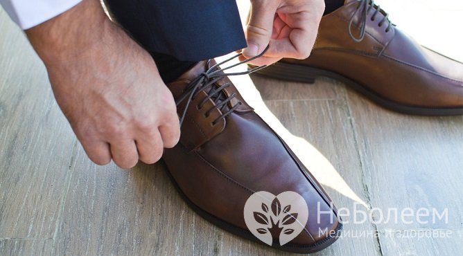 При гипергидрозе стоп повышенная потливость отмечается независимо от качества обуви, которую человек носит