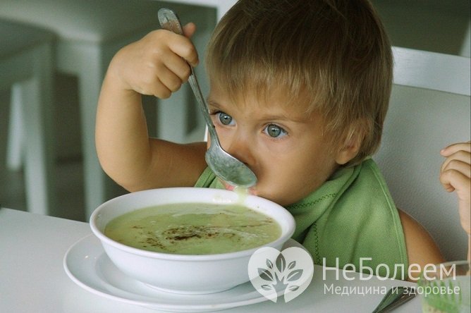 Во время болезни ребенок отдает предпочтение протертой пище, не раздражающей воспаленное горло