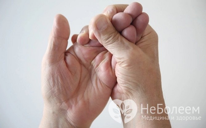 Немеет левая рука: причины, что делать