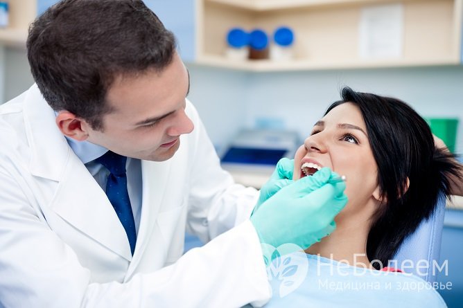 Когда немеют губы, может потребоваться стоматологический осмотр
